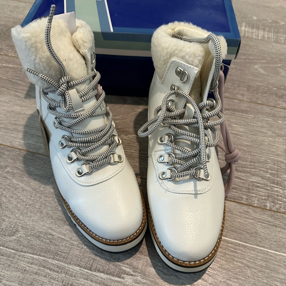 White Mountain Style Cozy BNWT